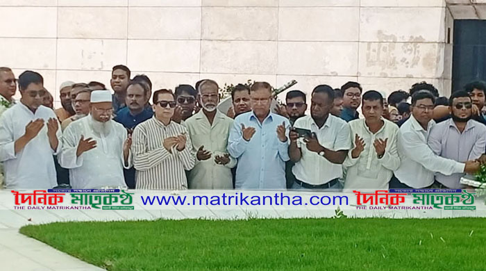  শহীদ রাষ্ট্রপতি জিয়াউর রহমান ও বেগম খালেদা জিয়ার সমাধিতে নবনিযুক্ত জেলা পরিষদ প্রশাসকগণের শ্রদ্ধা